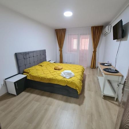 Garsoniera Luxury Kevin Apartment Питещ Екстериор снимка