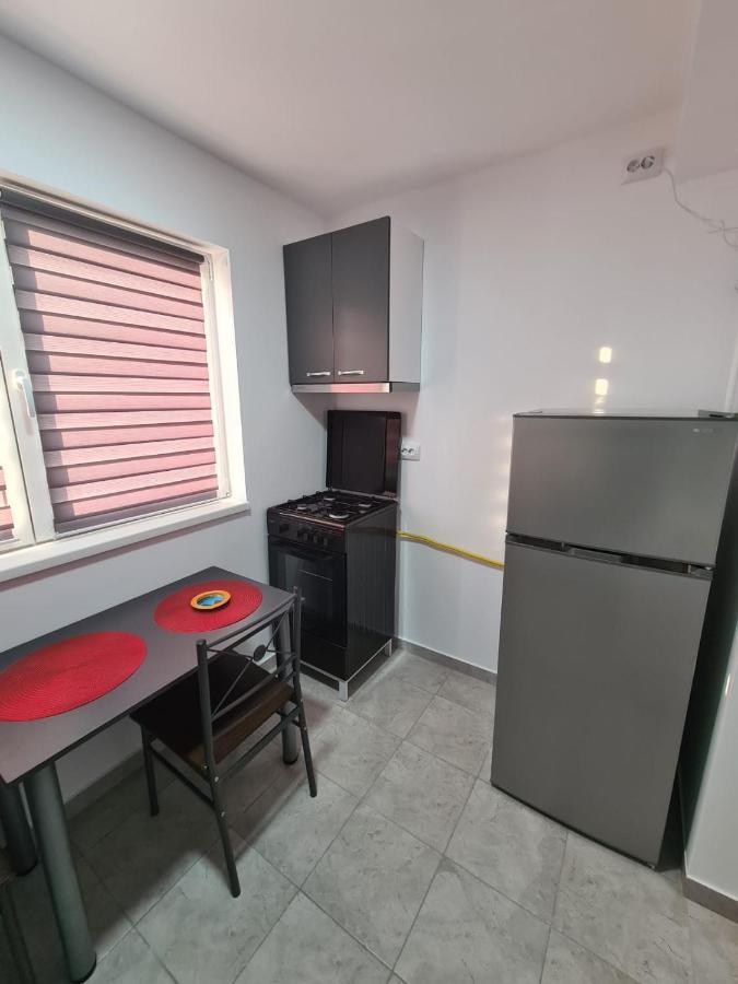 Garsoniera Luxury Kevin Apartment Питещ Екстериор снимка