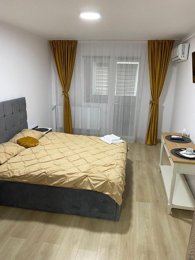 Garsoniera Luxury Kevin Apartment Питещ Екстериор снимка